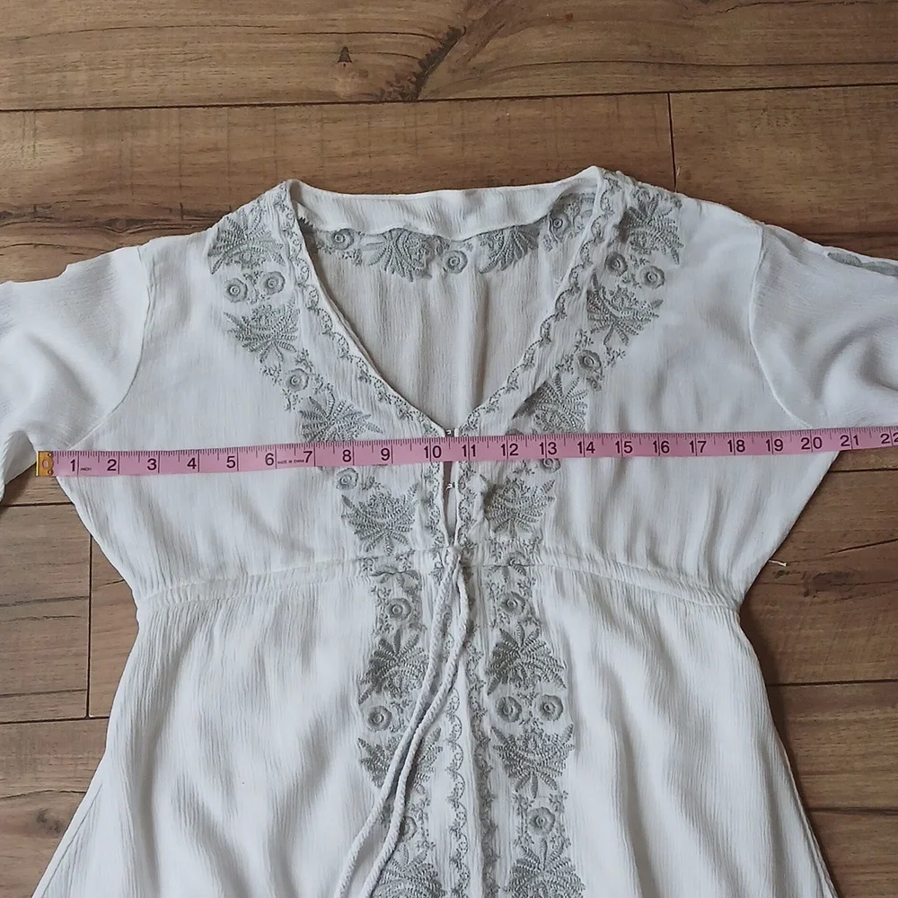 Women's White Boho Embroidered High Low Dress. Size M - Picture 16 of 17
